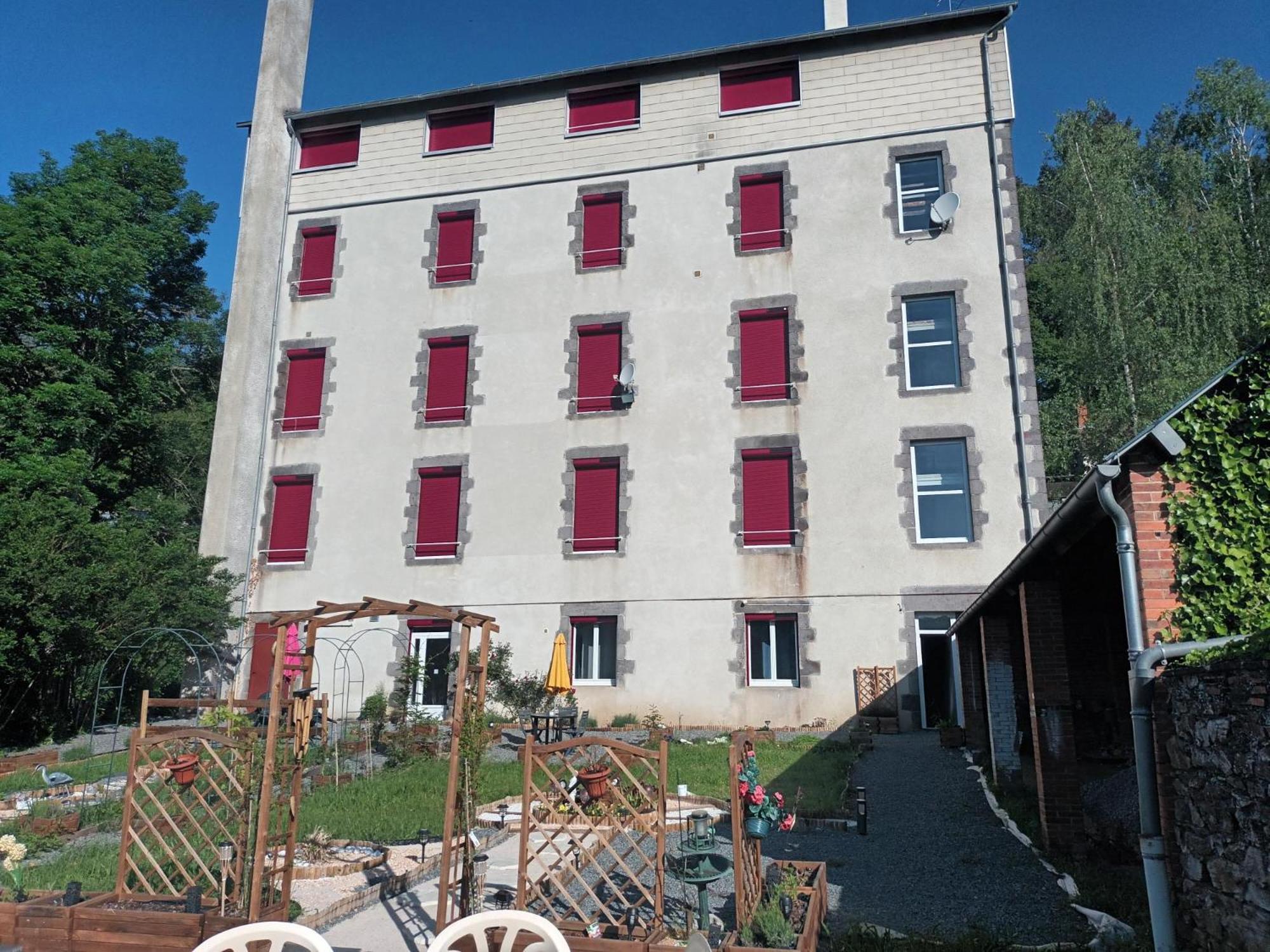 Appartement Chaleureux De 82M2 Proche De Vulcania Pontaumur Exterior foto